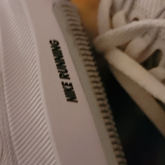 NEVER worn nike running sneakers - Picture 4 of 5